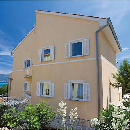 1 Bedroom Beautiful Apartment In Малинска Екстериор снимка