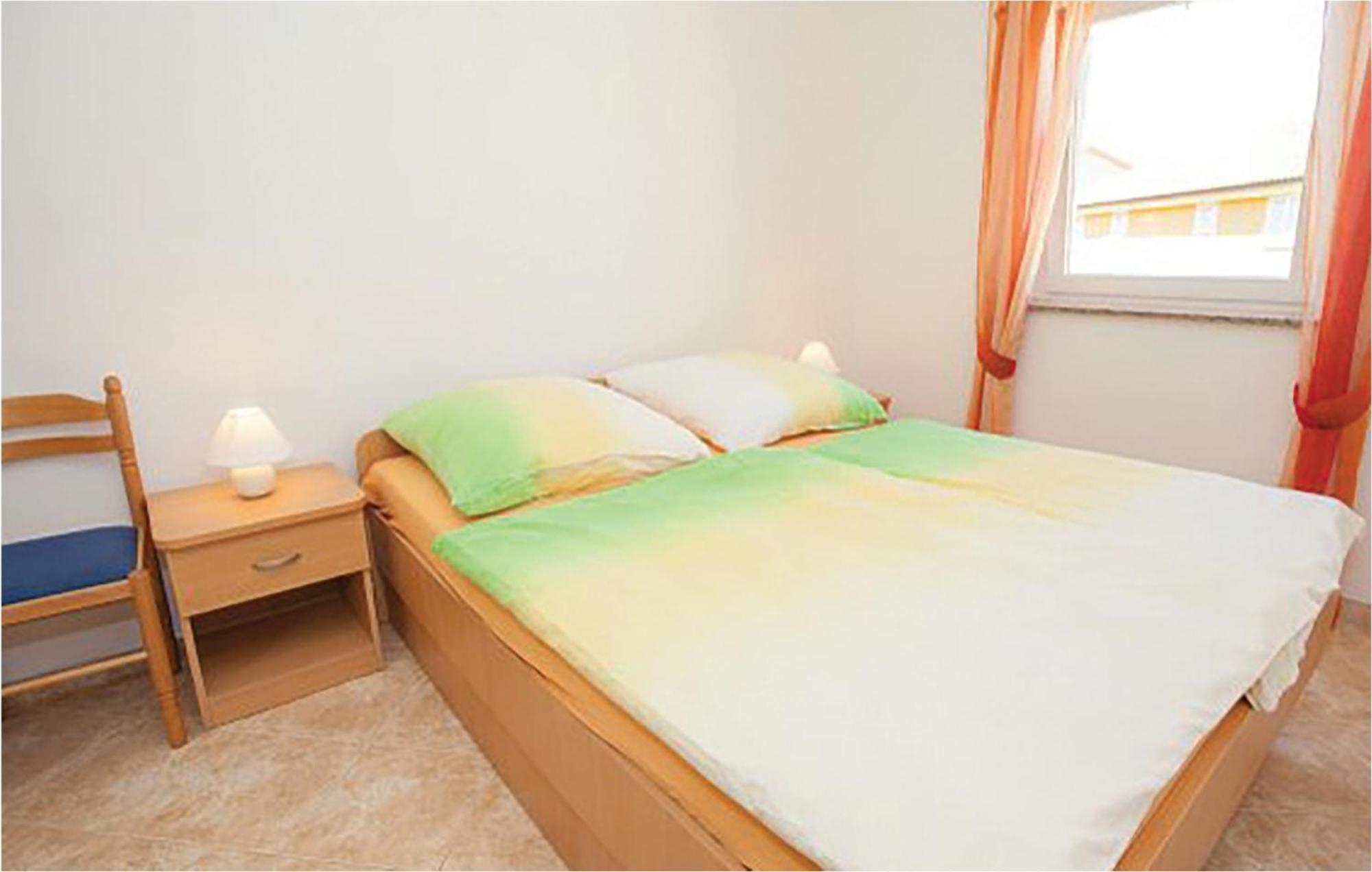1 Bedroom Beautiful Apartment In Малинска Екстериор снимка